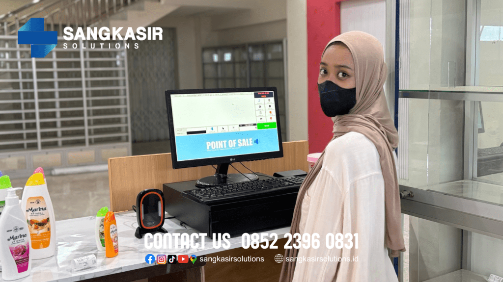 Penggunaan Komputer Kasir di Toko Kosmetik Anugrah Padaherang Pangandaran. Paket Komputer Kasir untuk toko kosmetik ini terdiri dari : 1 SET Komputer, Program Kasir Repstart System, Barcode Scanner, Printer Struk, Cash Drawer.