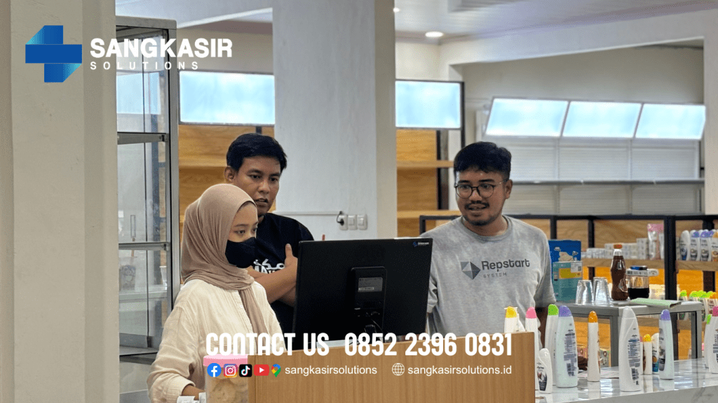 Training Penggunaan Komputer Kasir di Toko Kosmetik Anugrah Padaherang Pangandaran. Paket Komputer Kasir untuk toko kosmetik ini terdiri dari : 1 SET Komputer, Program Kasir Repstart System, Barcode Scanner, Printer Struk, Cash Drawer.