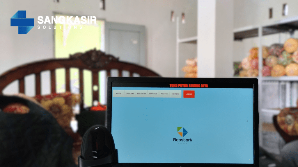 Sangkasir Solutions Training Program Komputer Kasir Repstart System di Toko Putra Sulung Jaya Jatitujuh Majalengka. Paket komputer kasir untuk Toko ini diantaranya: Komputer 1 set, Program Kasir Repstart System, Printer Struk Thermal 58mm, Barcode Scanner.